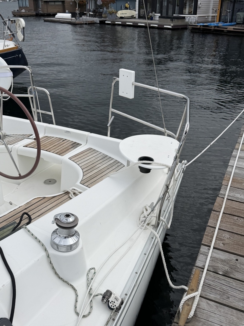 2004 Beneteau 323 — photograph 4