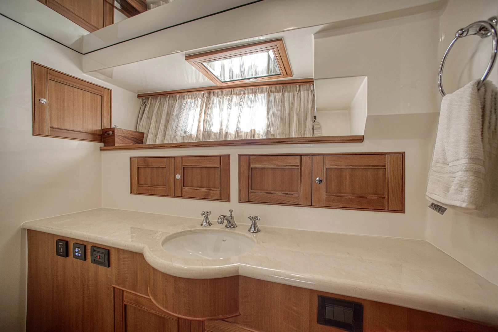 Marlow Explorer 49E Yacht For Sale
