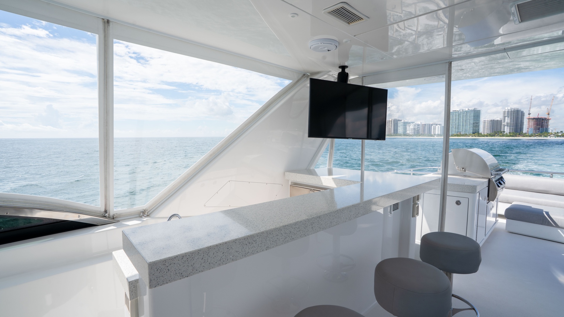 2018 Hatteras M75