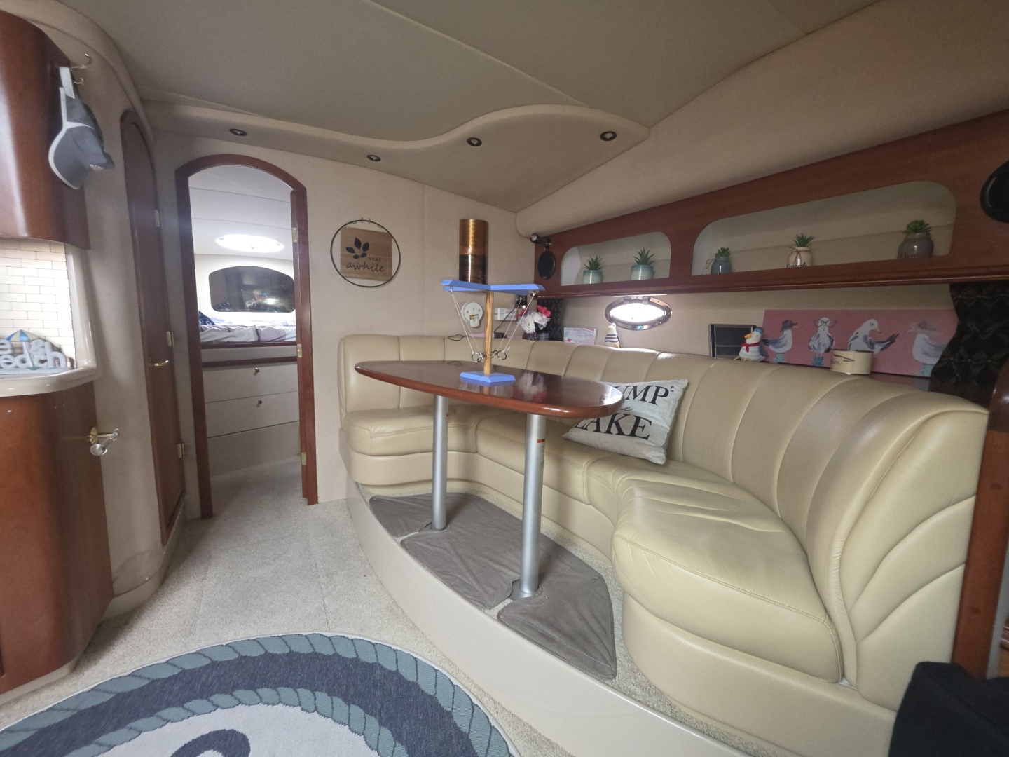 2001 Cruisers Yachts 3572