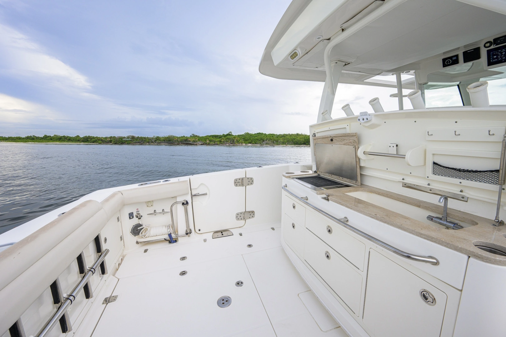 Boston Whaler 380 Outrage Yacht For Sale