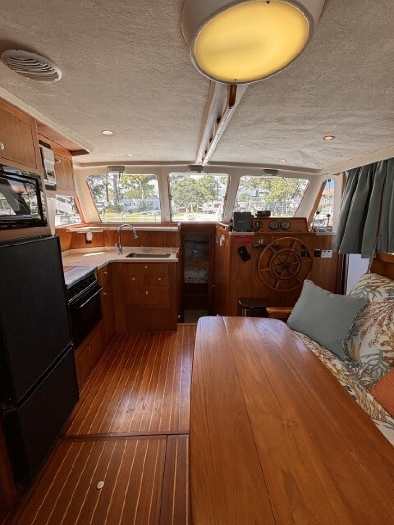 Dream Looper 39ft Mainship Yacht For Sale