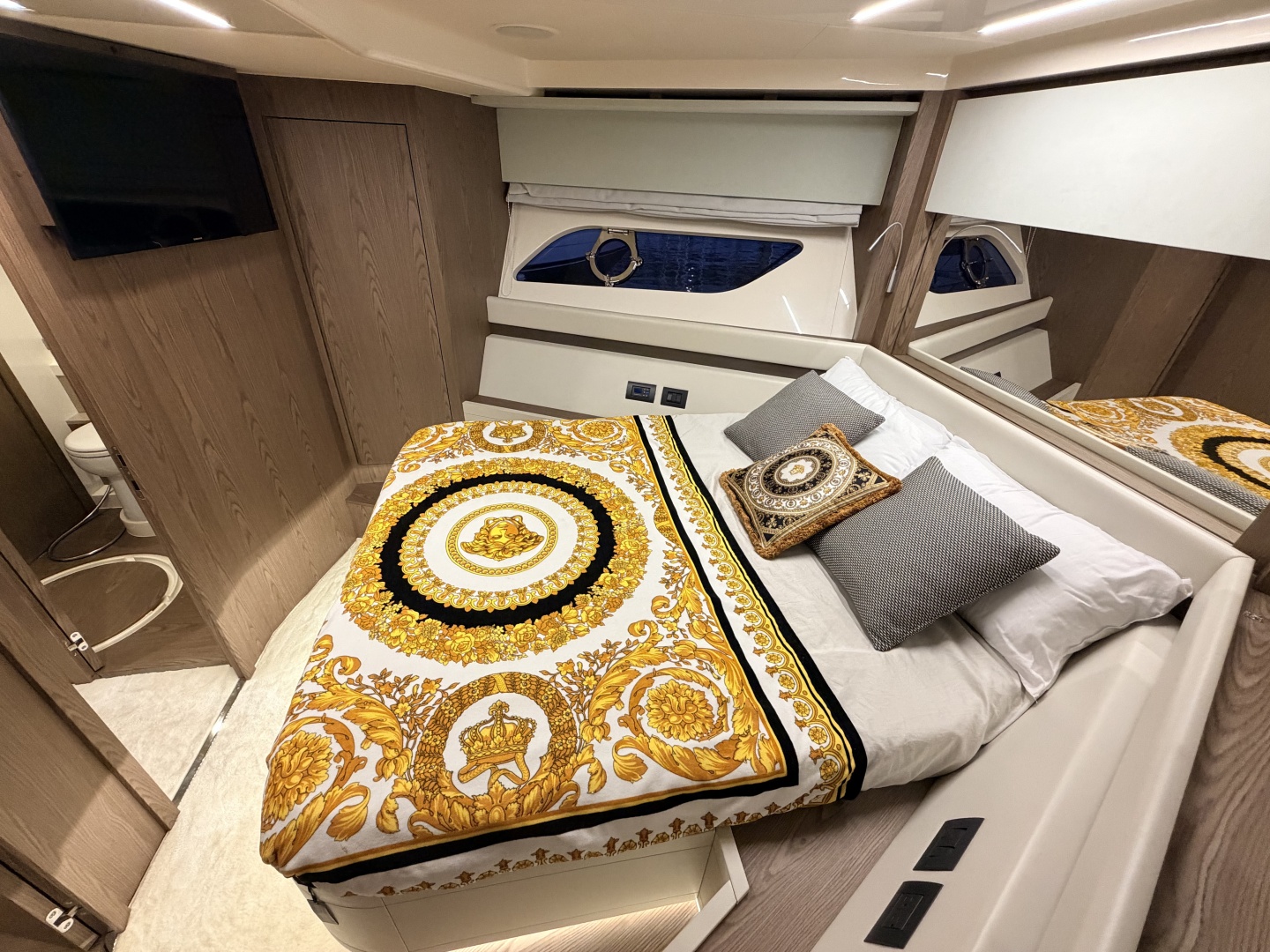 2020 Ferretti Yachts 550 Fly