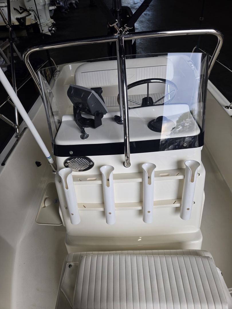 2010 Boston Whaler 170 Montauk