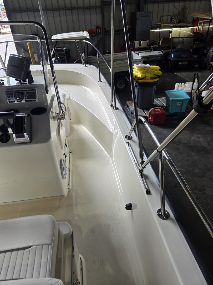 2010 Boston Whaler 170 Montauk