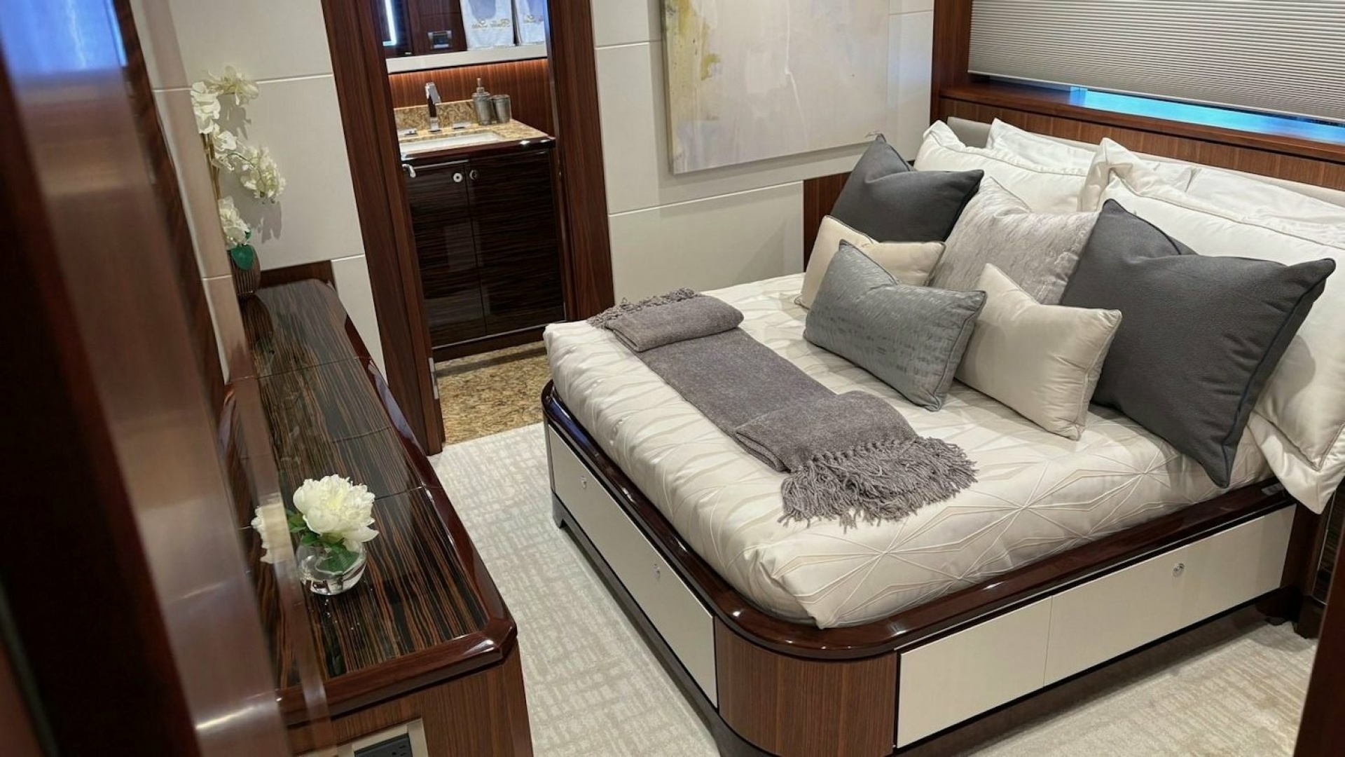BELLA LISA 100ft Ocean Alexander Yacht For Sale