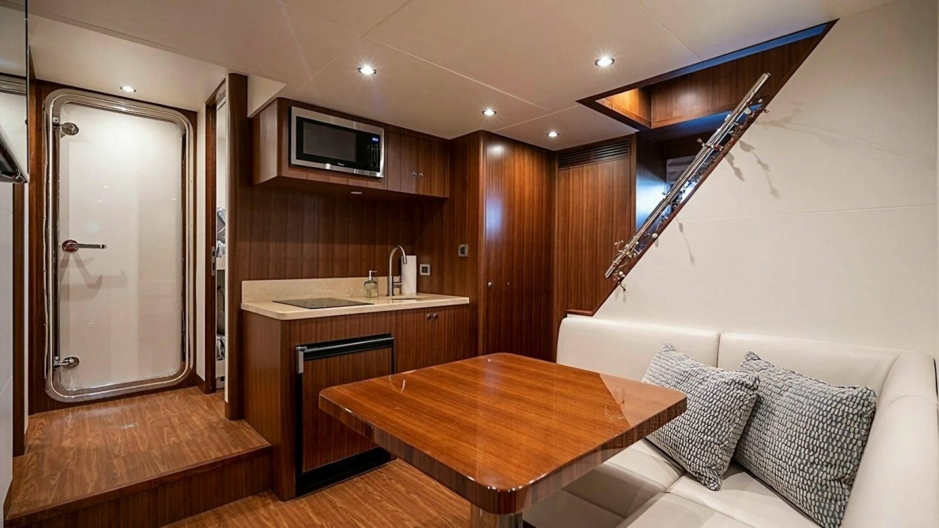 BELLA LISA 100ft Ocean Alexander Yacht For Sale