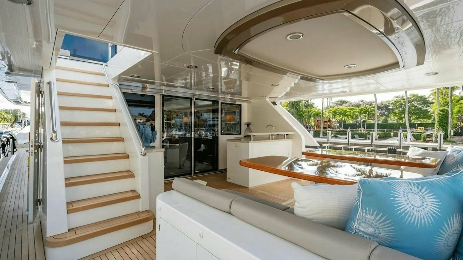 BELLA LISA 100ft Ocean Alexander Yacht For Sale
