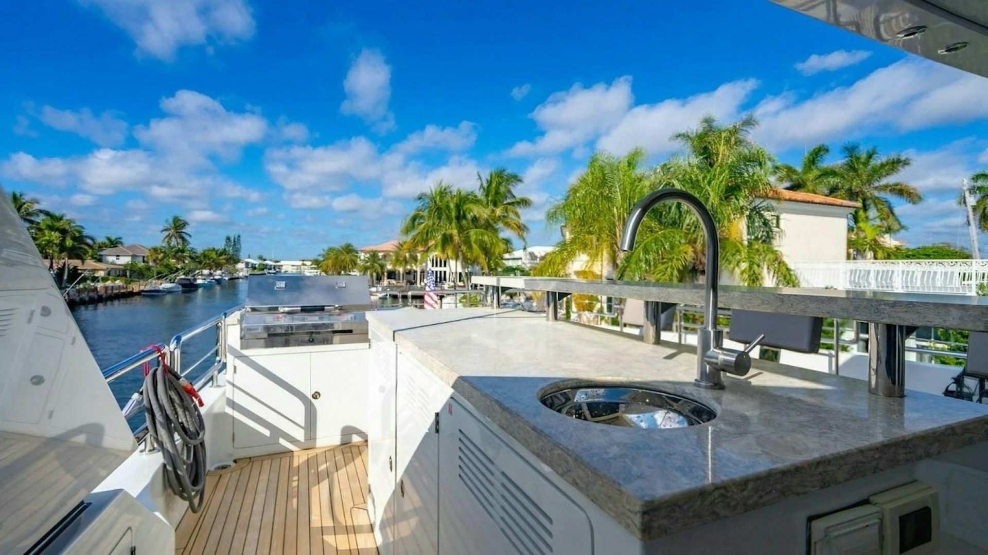 BELLA LISA 100ft Ocean Alexander Yacht For Sale