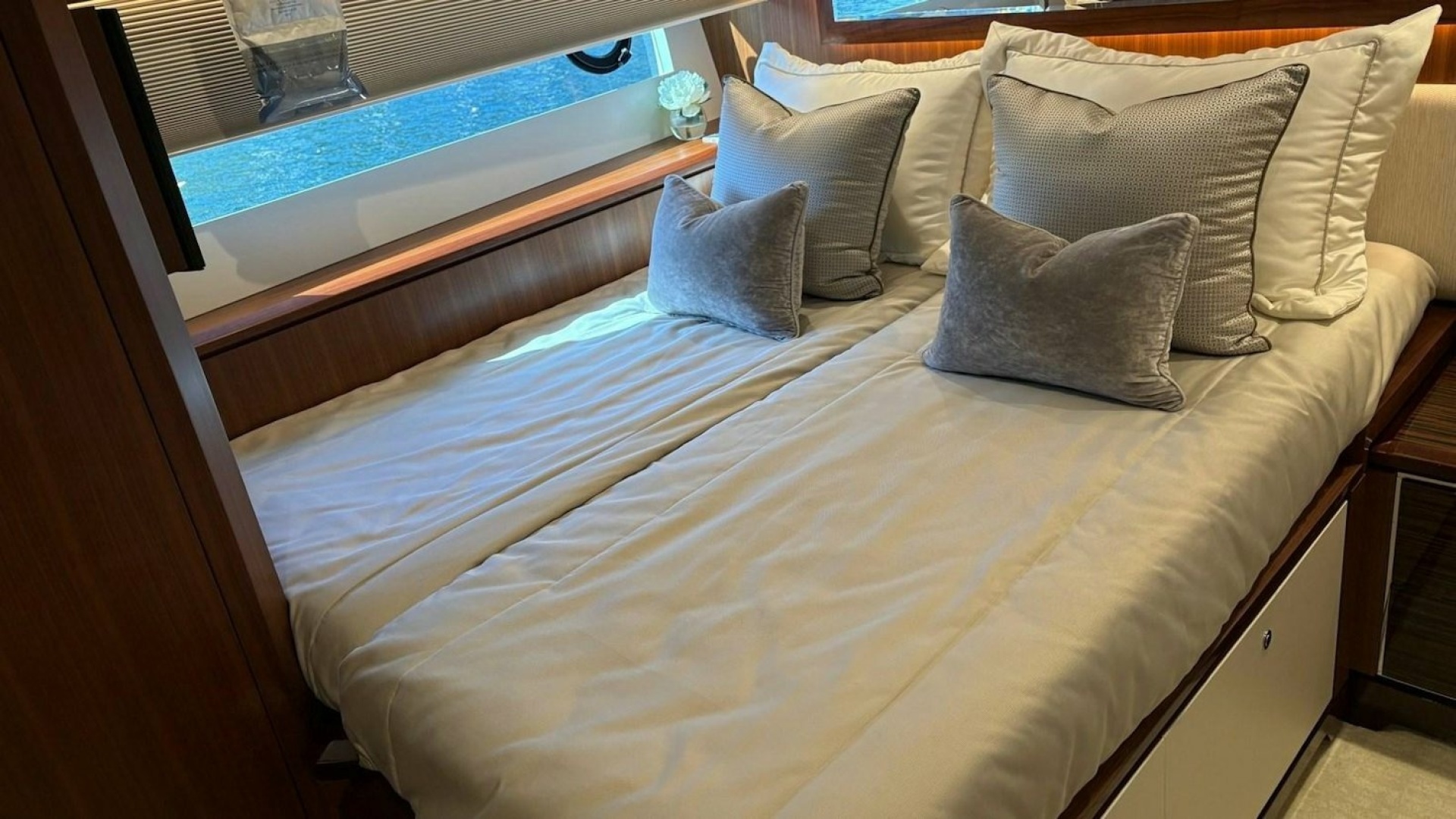 BELLA LISA 100ft Ocean Alexander Yacht For Sale