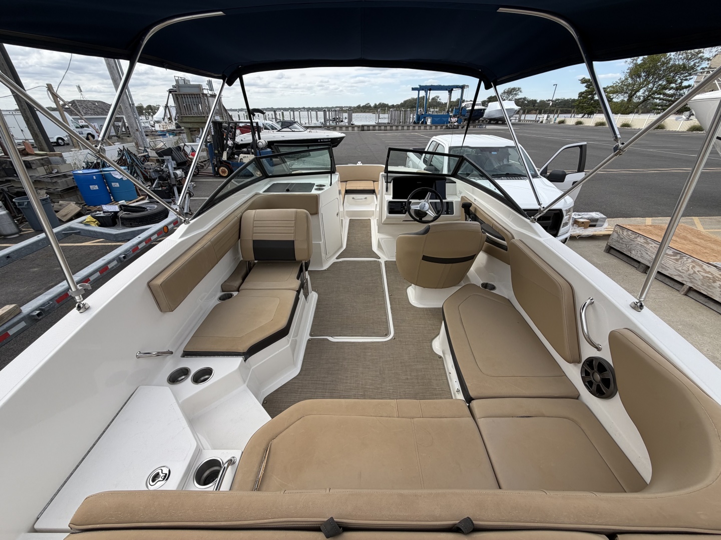 2020 Sea Ray SPX 210 Outboard