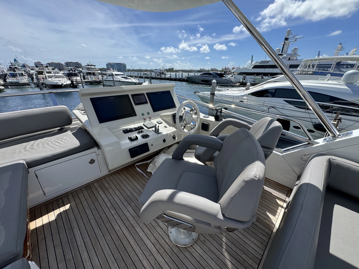 Azimut Fly Yacht For Sale