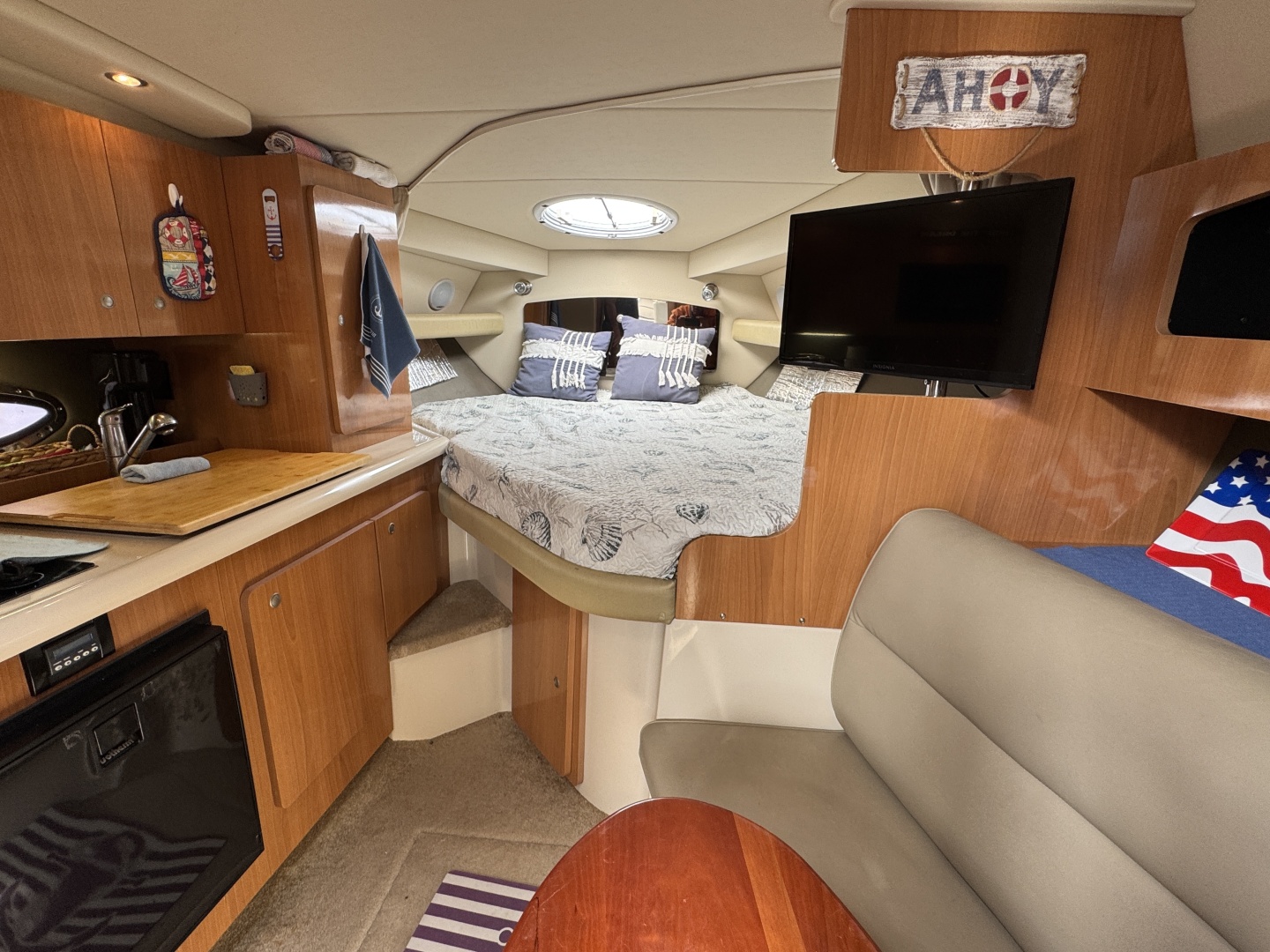2007 Cruisers Yachts 