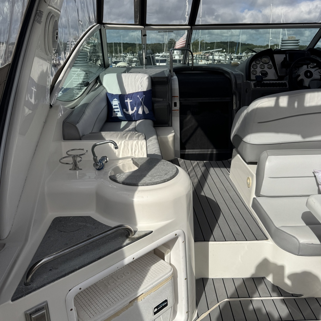 2007 Cruisers Yachts 