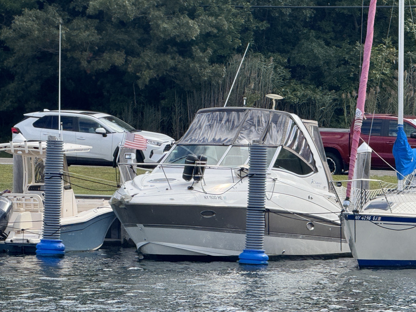 2007 Cruisers Yachts 