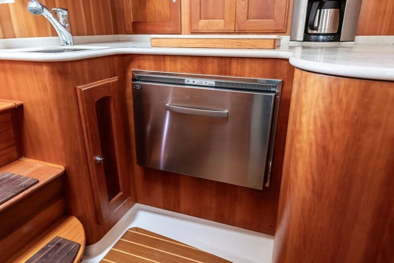 Legacy Yachts 32 Yacht For Sale