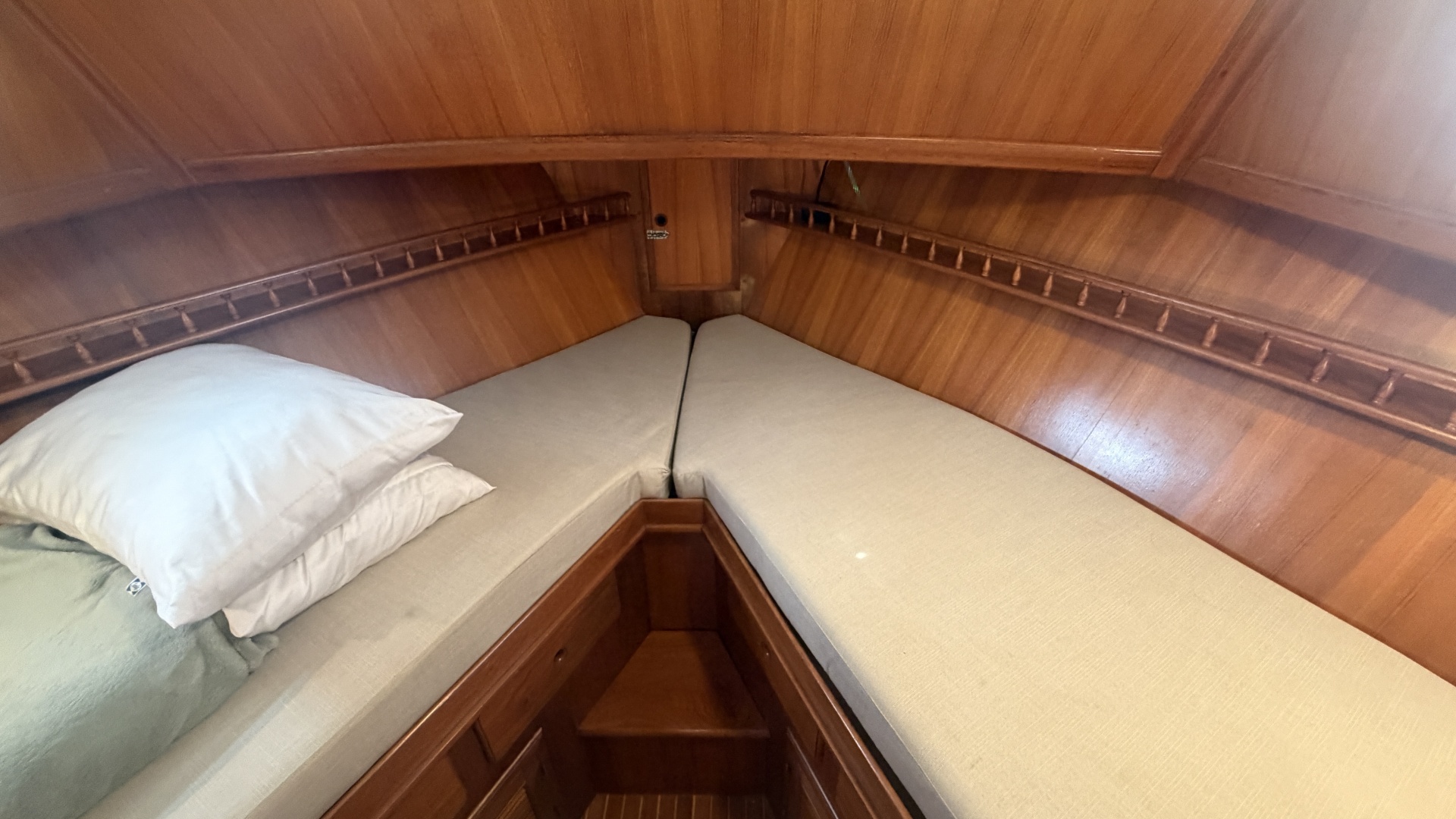 43ft Albin Yacht For Sale