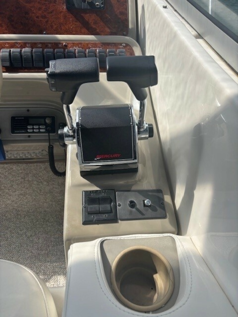 Pourhouse 32ft Bayliner Yacht For Sale