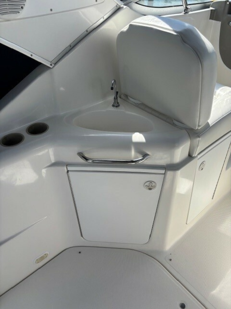 Pourhouse 32ft Bayliner Yacht For Sale