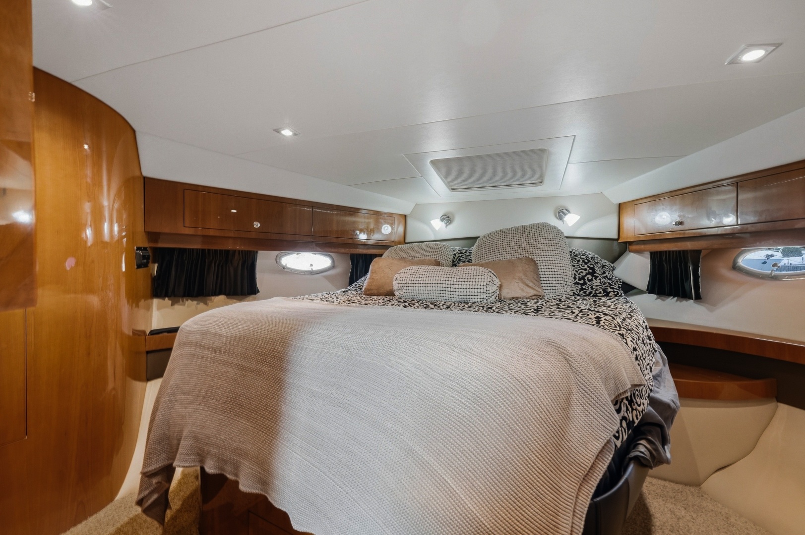 Knotty IV 46ft Regal Yacht For Sale