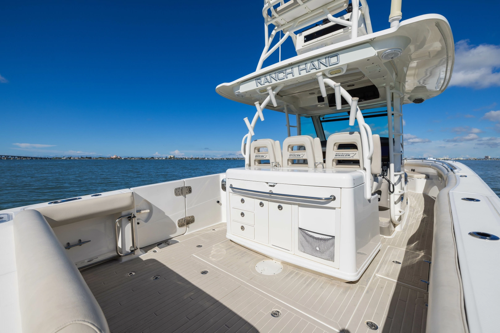 Boston Whaler 370 Outrage Yacht For Sale