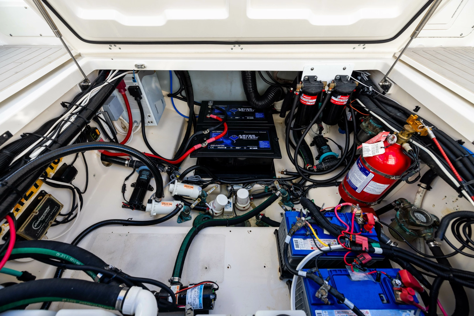 Boston Whaler 370 Outrage Yacht For Sale