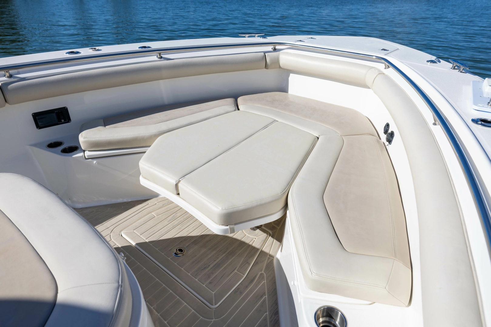Boston Whaler 370 Outrage Yacht For Sale