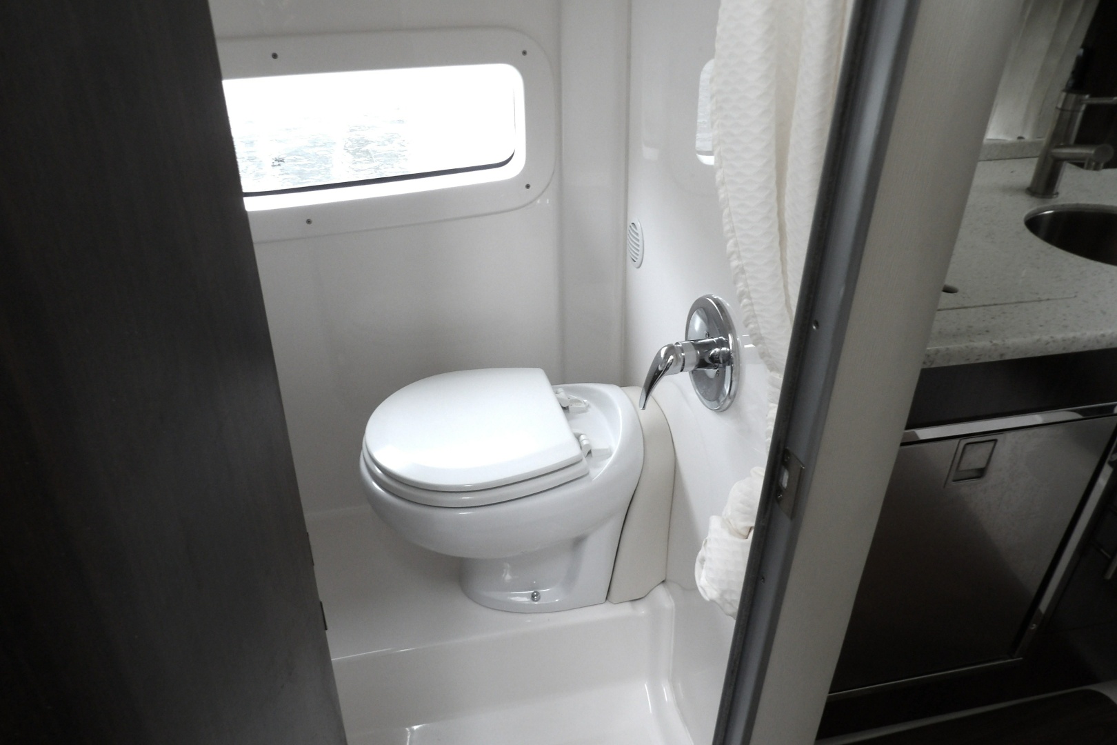 33ft Regal Yacht For Sale