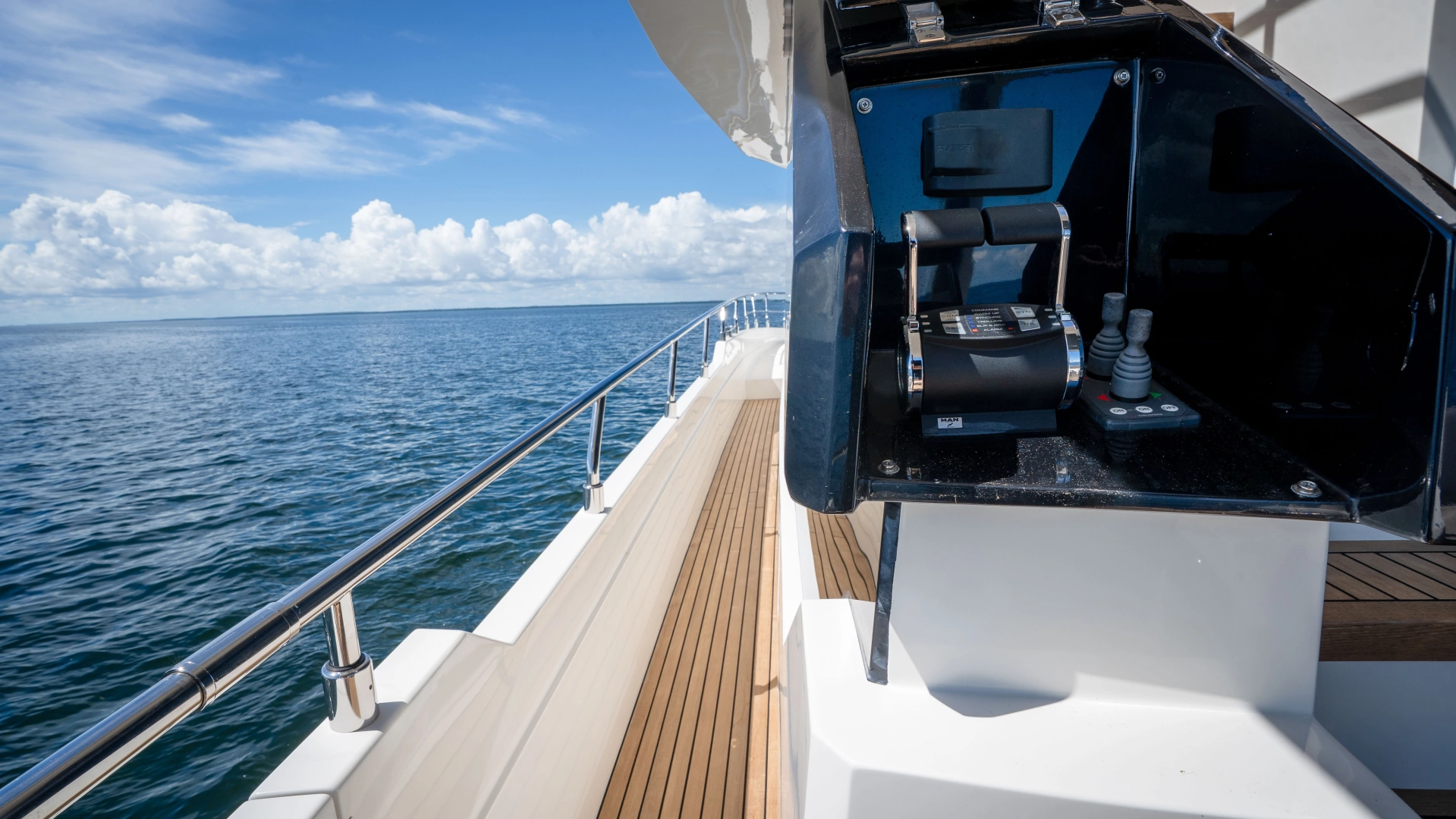 Astondoa Fly Yacht For Sale