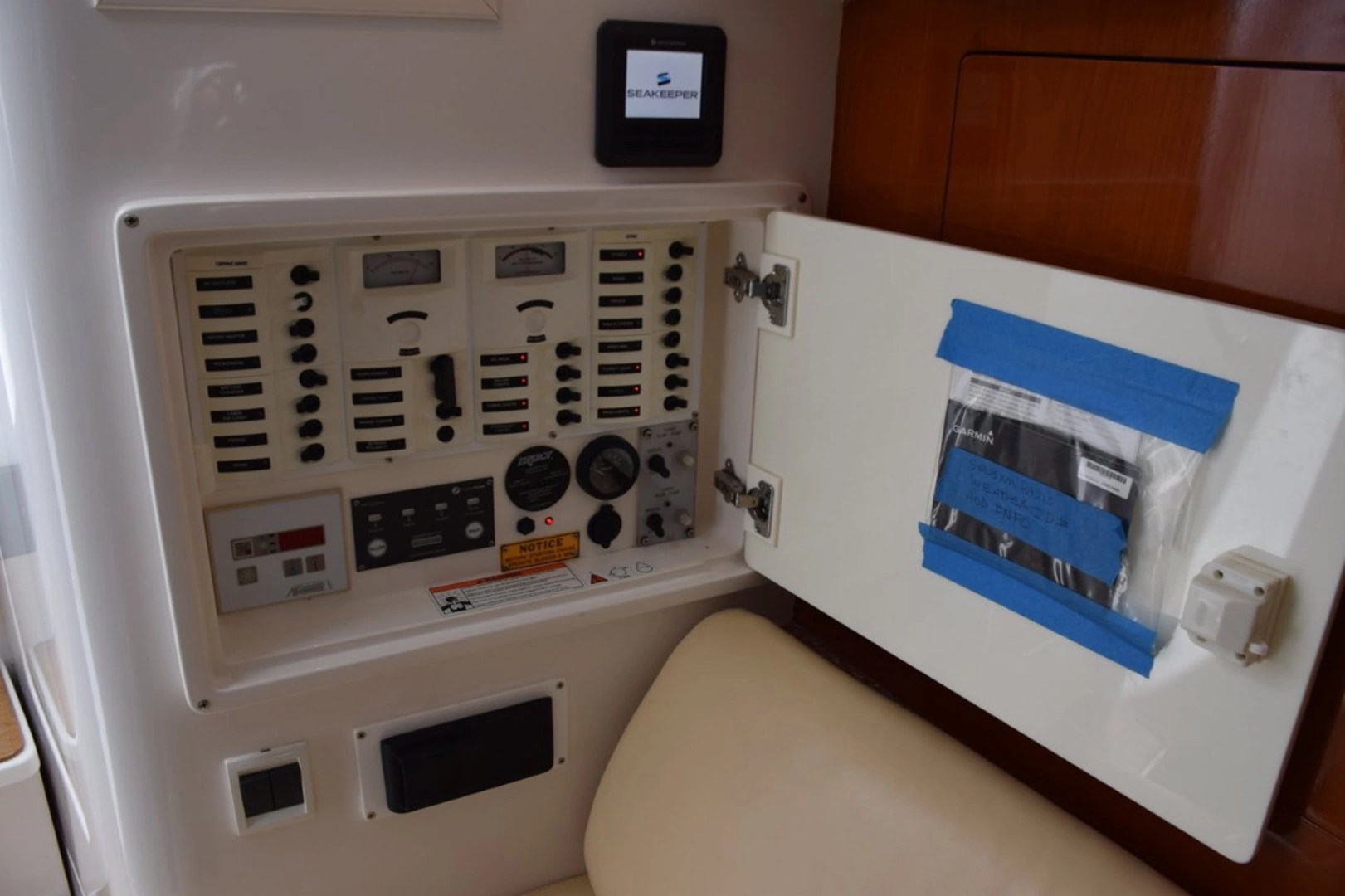 Intrepid 390 Sport Yacht Yacht For Sale