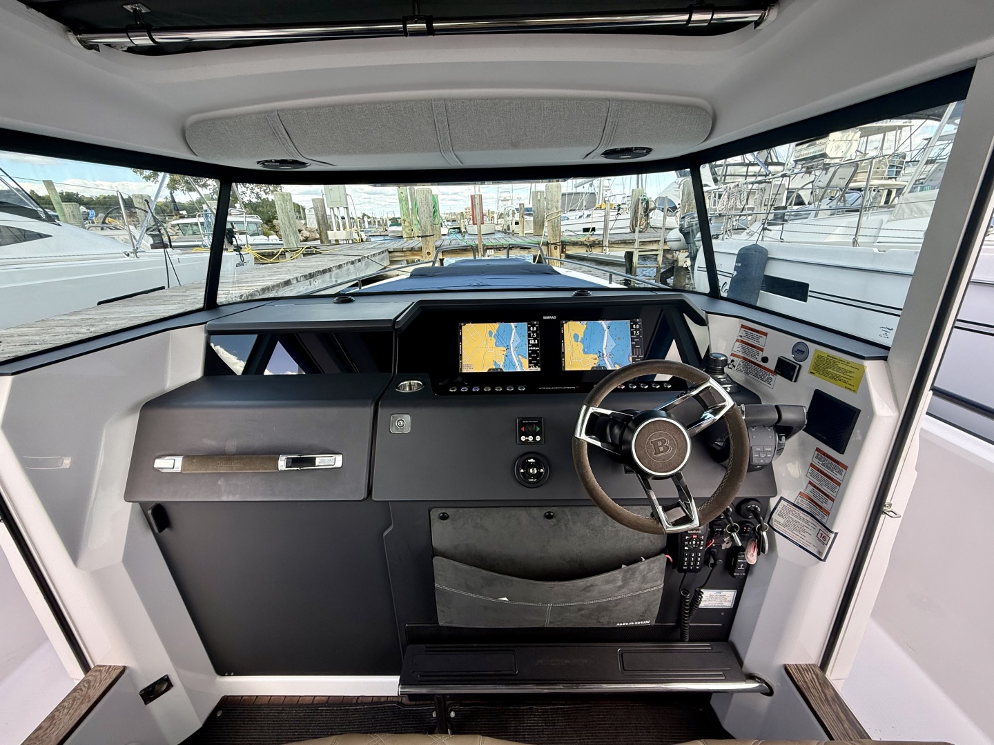 2021 Axopar 37 XC Cross Cabin