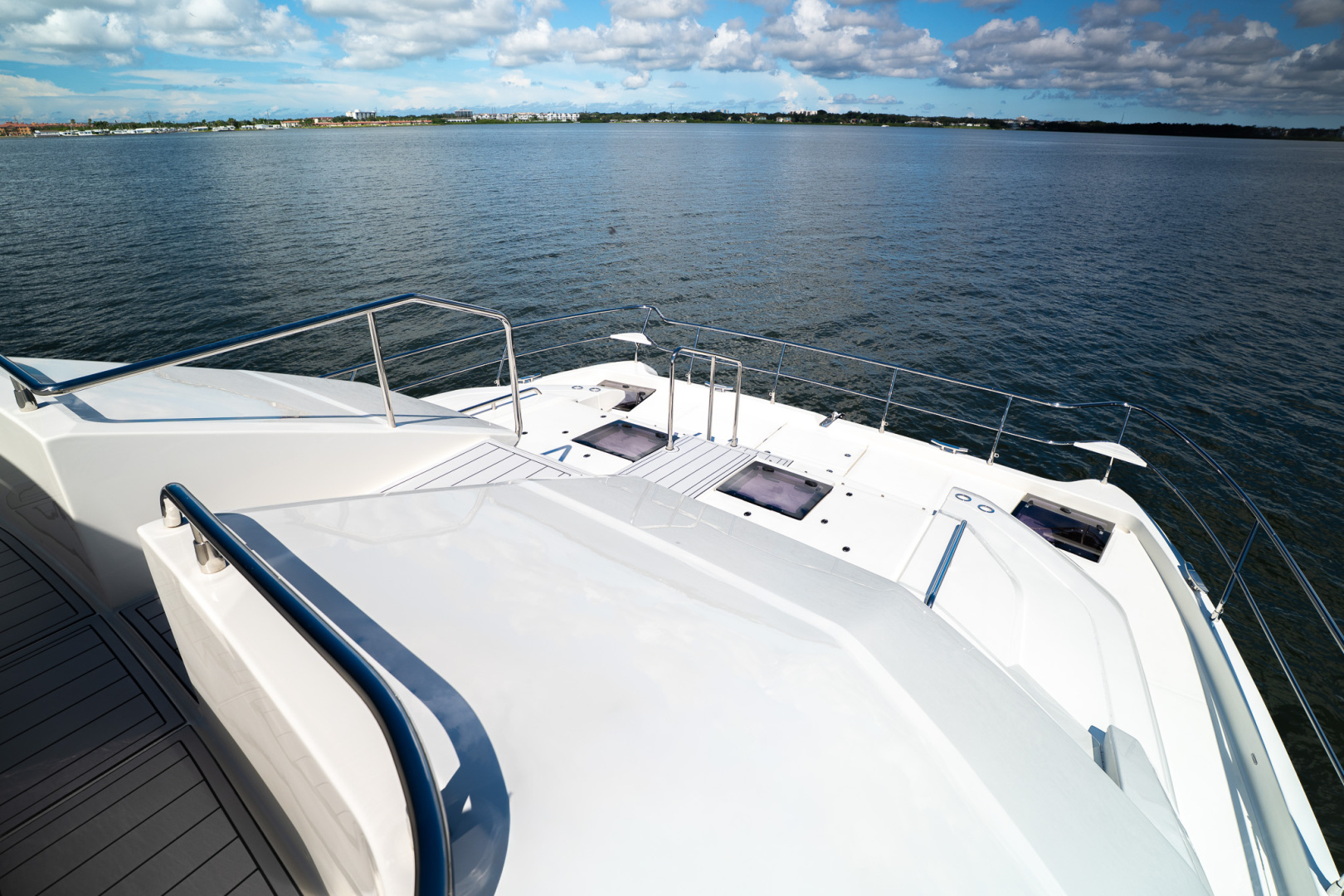 2022 Aquila 54 YACHT