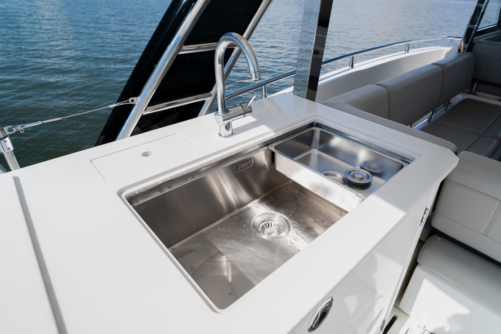 2022 Aquila 54 YACHT