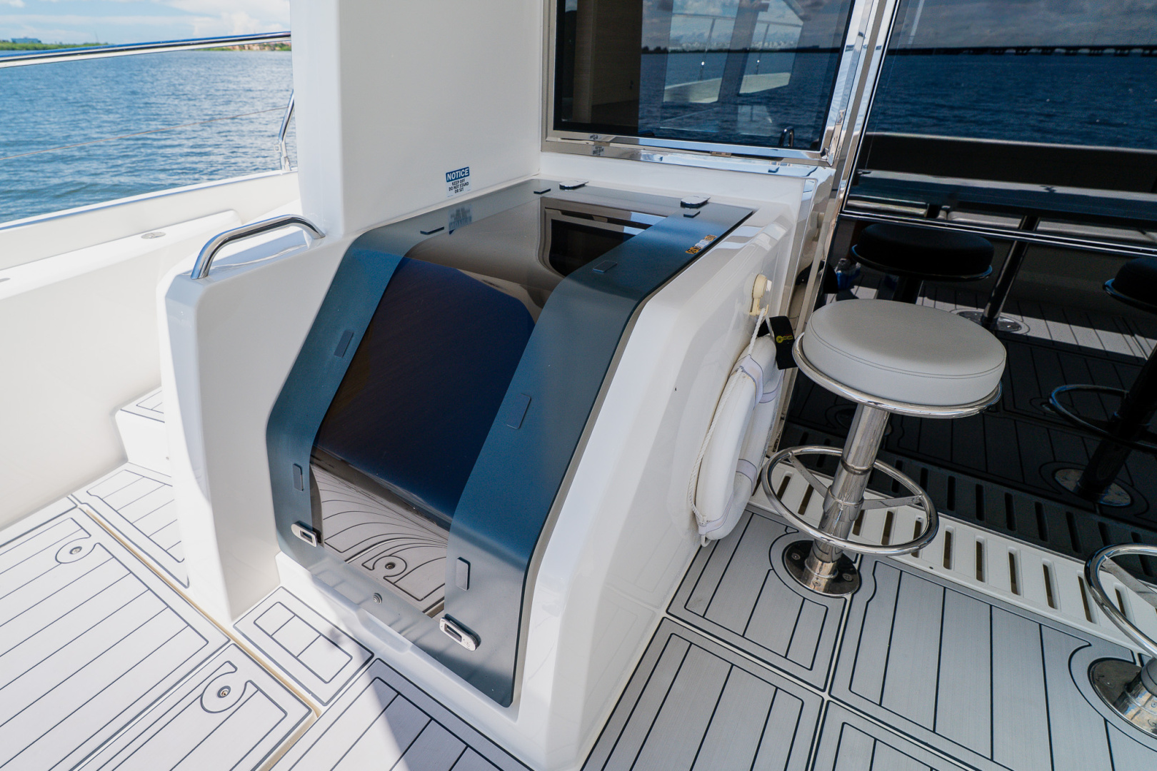 2022 Aquila 54 YACHT