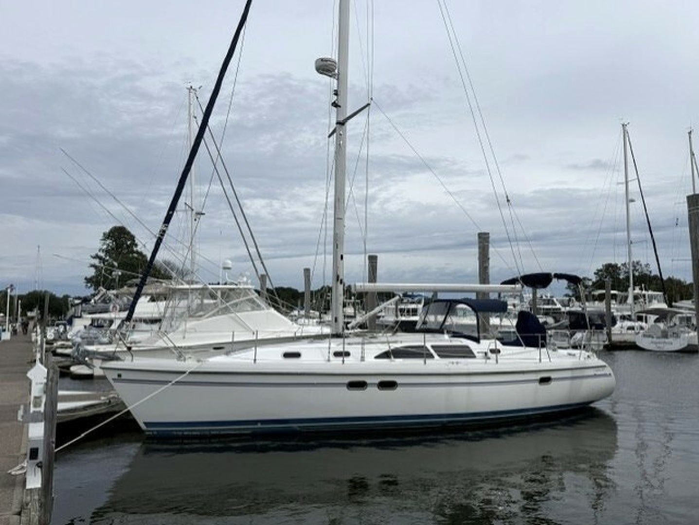 2009 Catalina 387 — photograph 2
