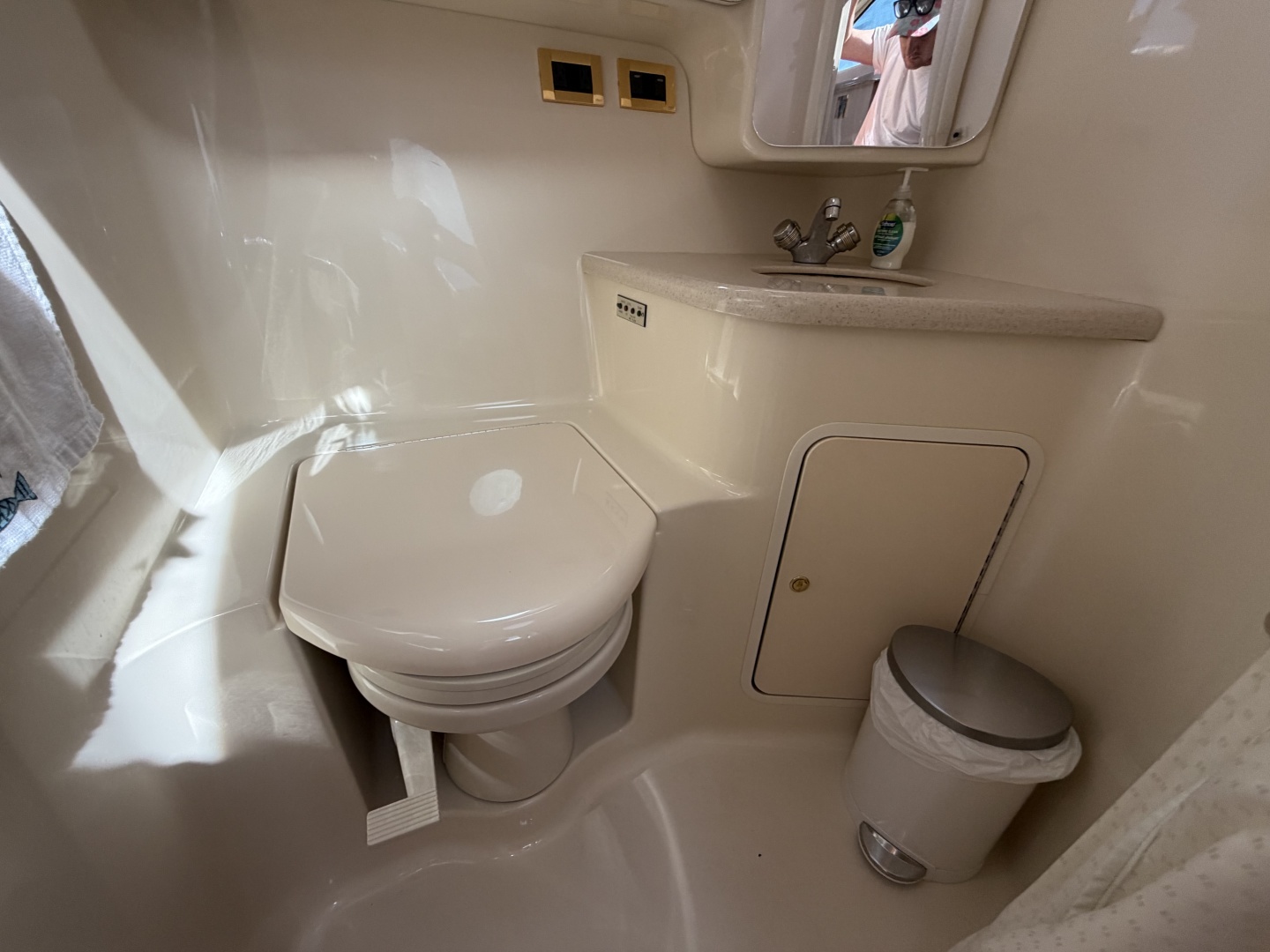 2000 Sea Ray 380 Aft Cabin