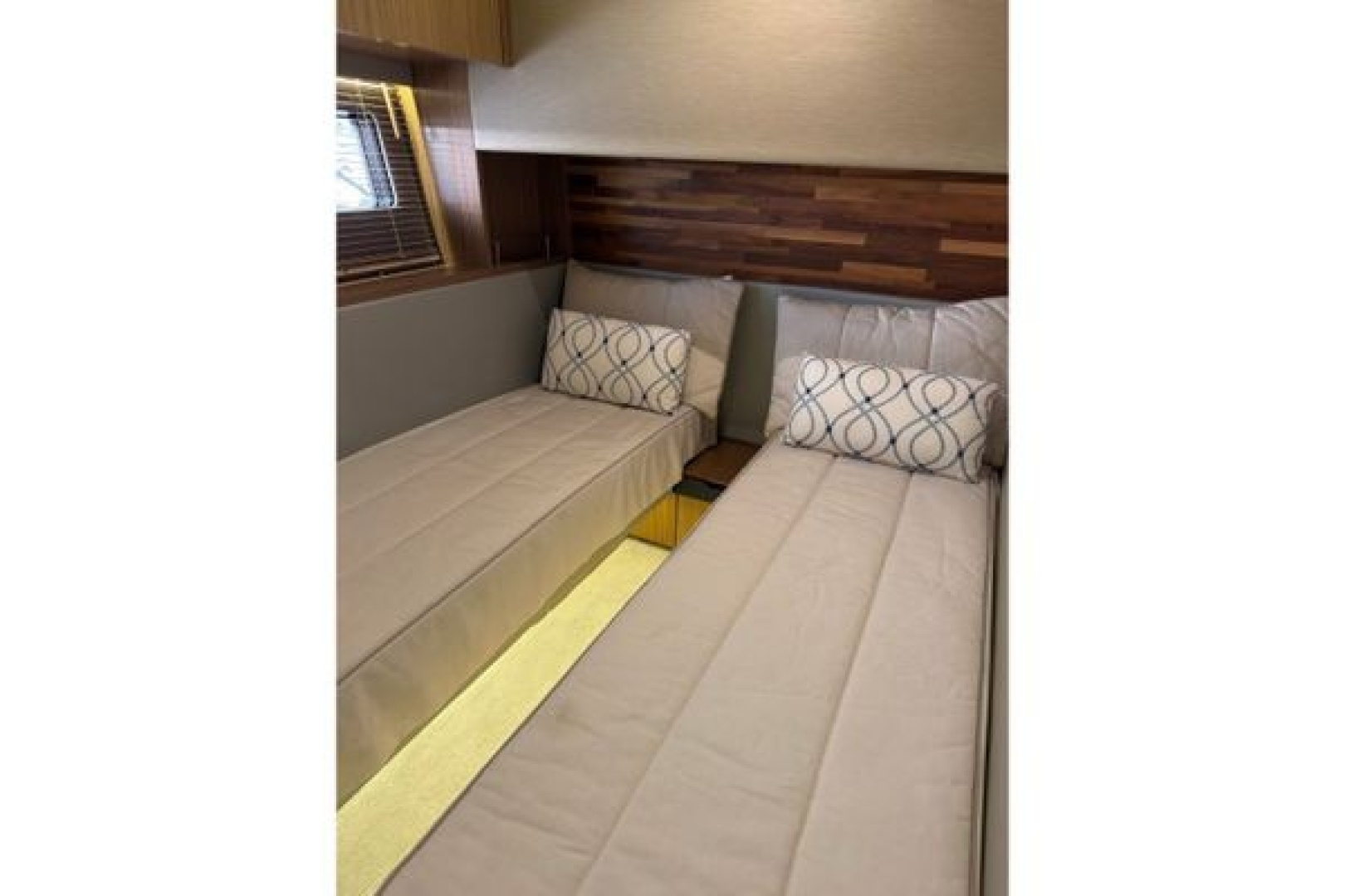 2018 Sea Ray L590