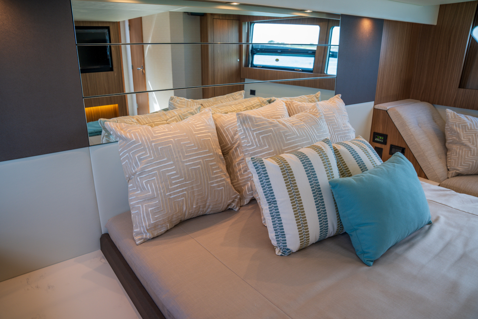 50ft Cruisers Yachts Yacht For Sale 50ft Cruisers Yachts Yacht For Sale