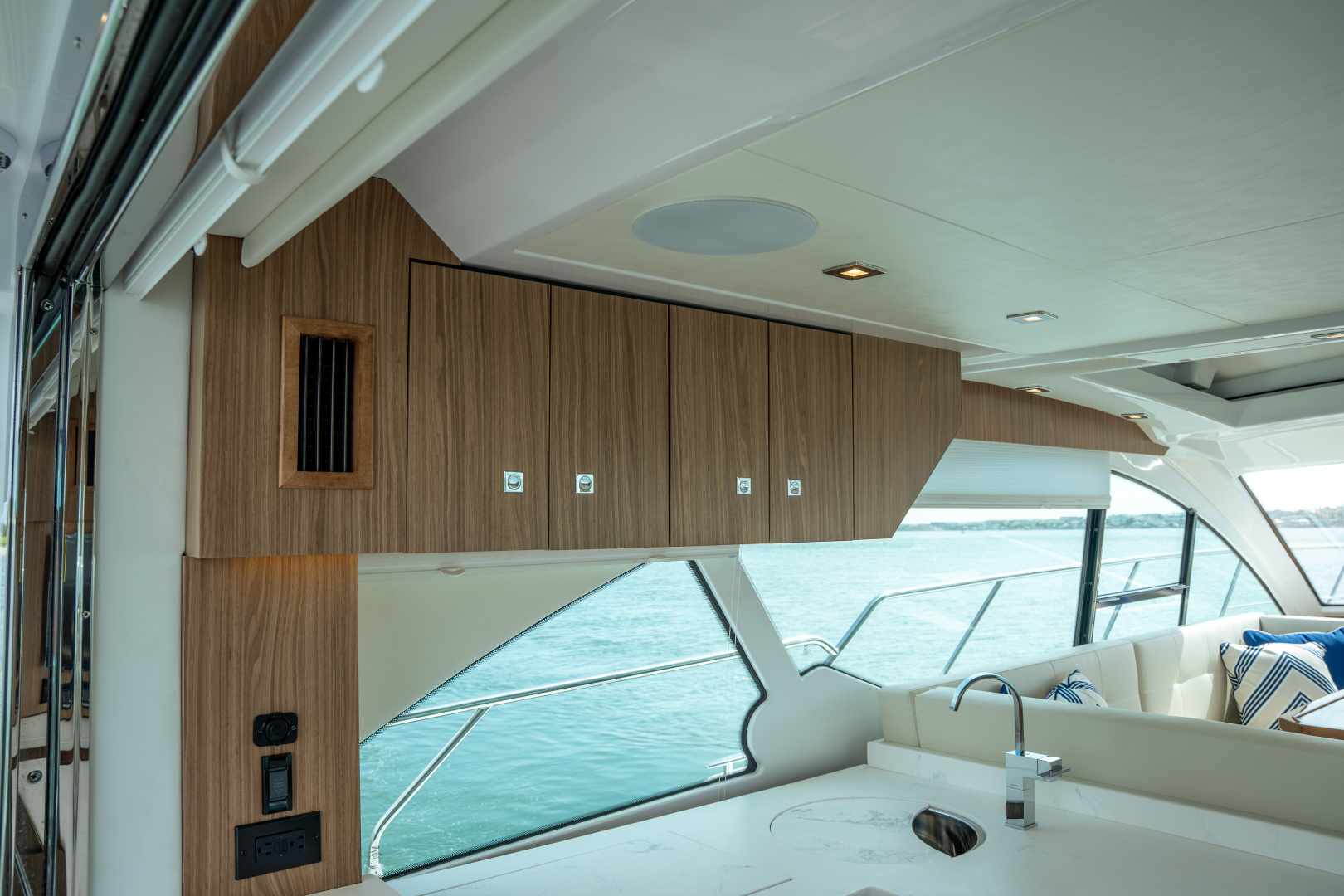 50ft Cruisers Yachts Yacht For Sale 50ft Cruisers Yachts Yacht For Sale