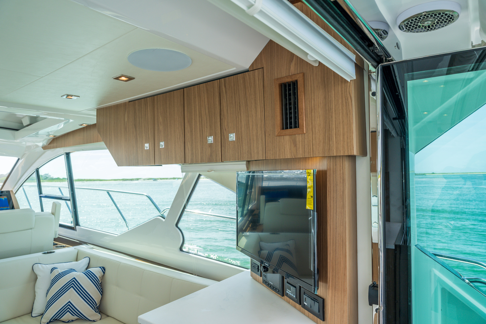 50ft Cruisers Yachts Yacht For Sale 50ft Cruisers Yachts Yacht For Sale