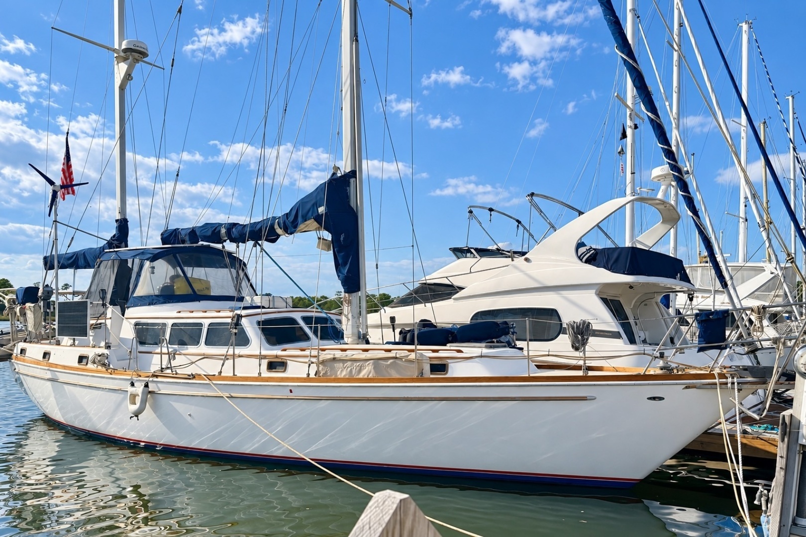 1980 Gulfstar Sailmaster — photograph 5