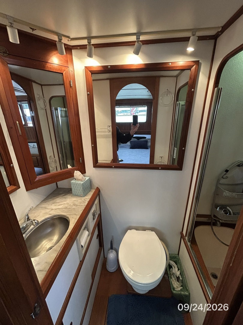 36' Monk master stateroom head