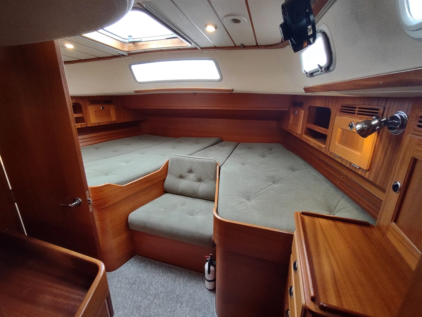 Hallberg-Rassy 43 Yacht For Sale