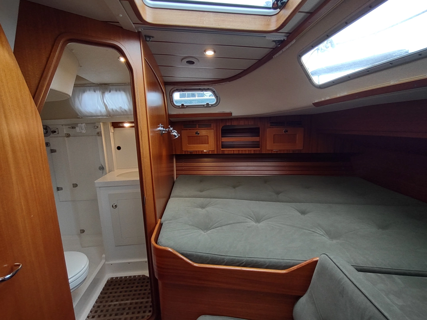 Hallberg-Rassy 43 Yacht For Sale