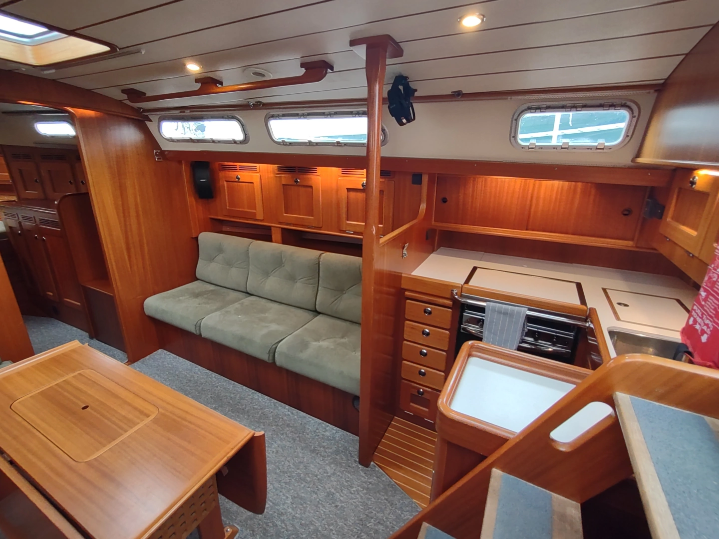 Hallberg-Rassy 43 Yacht For Sale