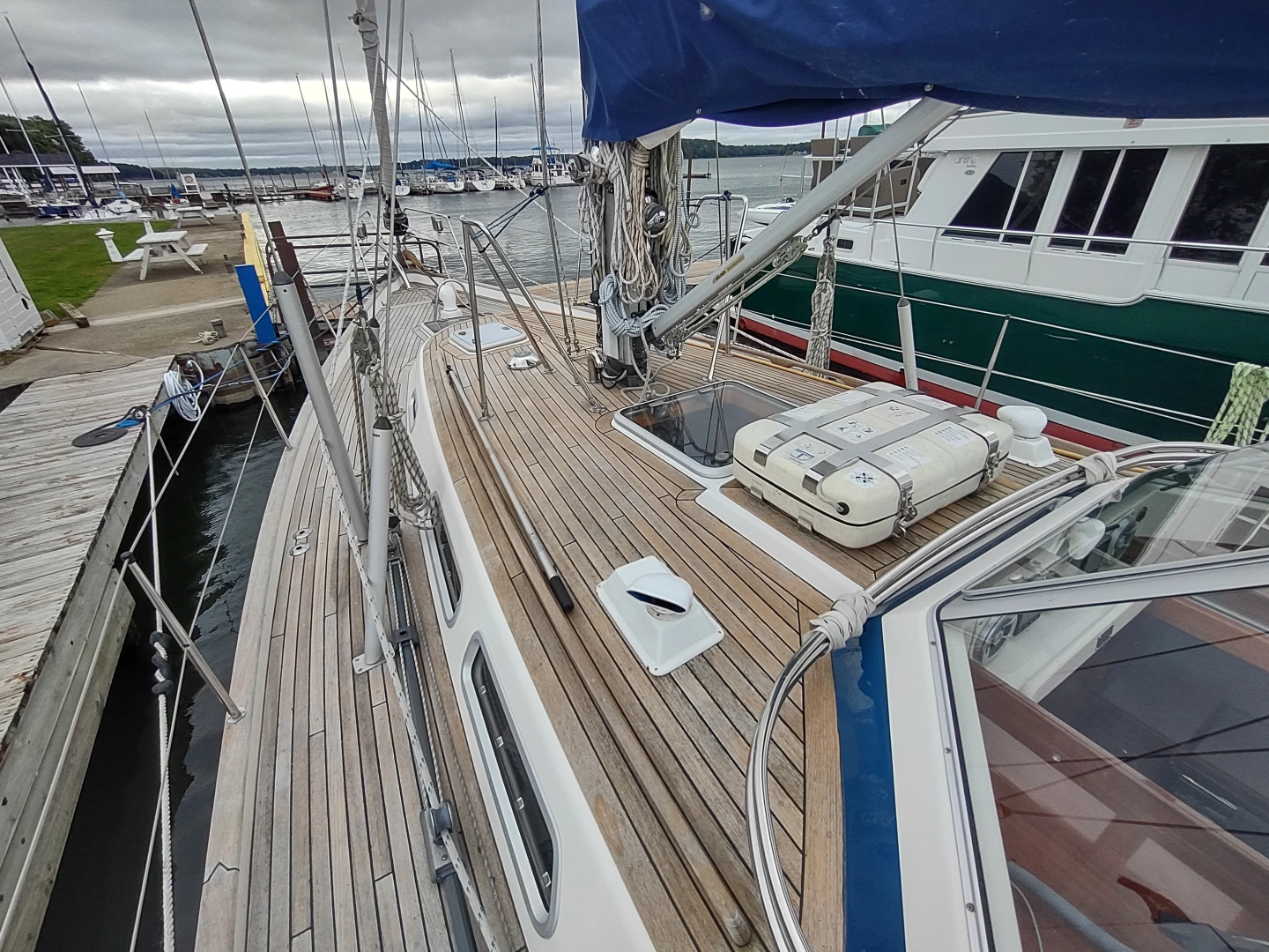 Hallberg-Rassy 43 Yacht For Sale