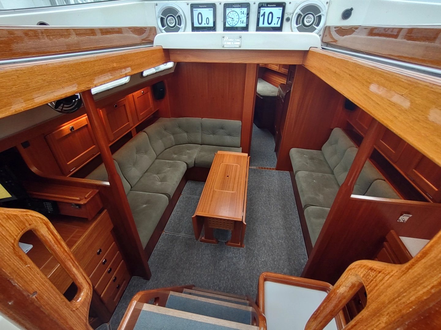 Hallberg-Rassy 43 Yacht For Sale