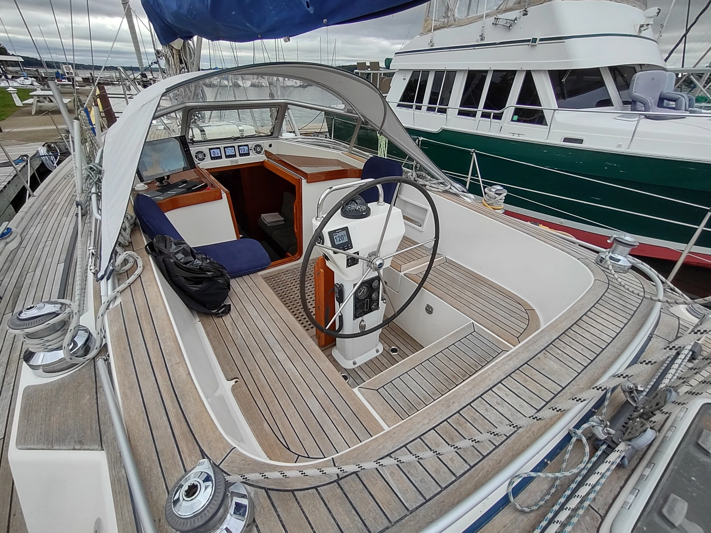 Hallberg-Rassy 43 Yacht For Sale