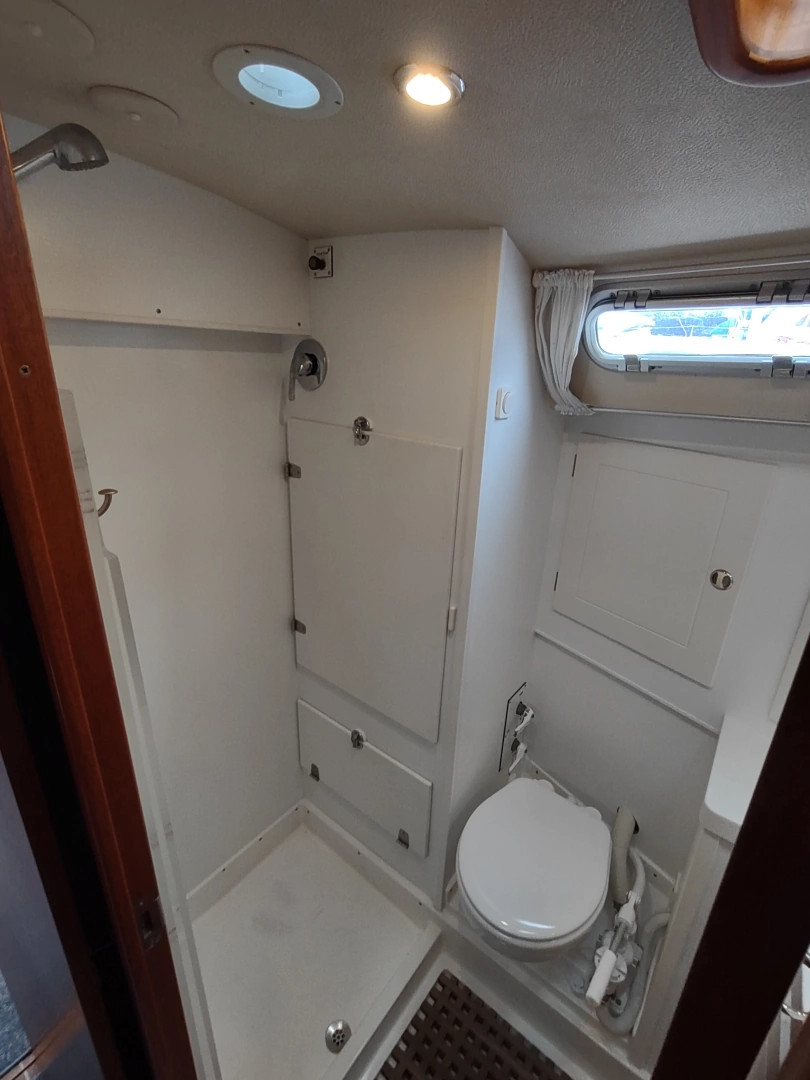 Hallberg-Rassy 43 Yacht For Sale