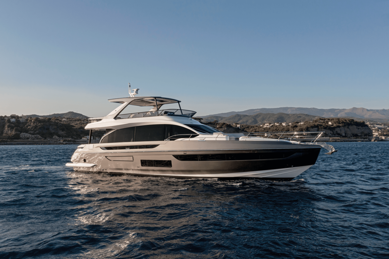 2025 Azimut Fly 72